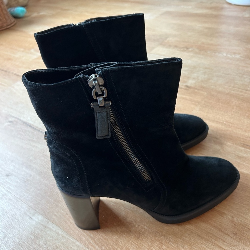 NWOT Aquatalia Black Ilenia Suede Ankle Boots - Picture 3 of 9